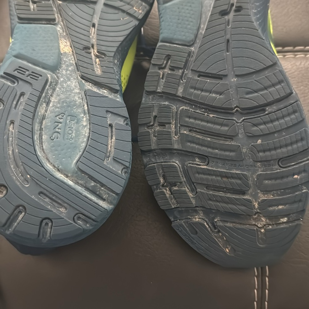 Brooks Adrenaline GTS Shoes - Bright Yellow and Dark Blue - Picture 12 of 13